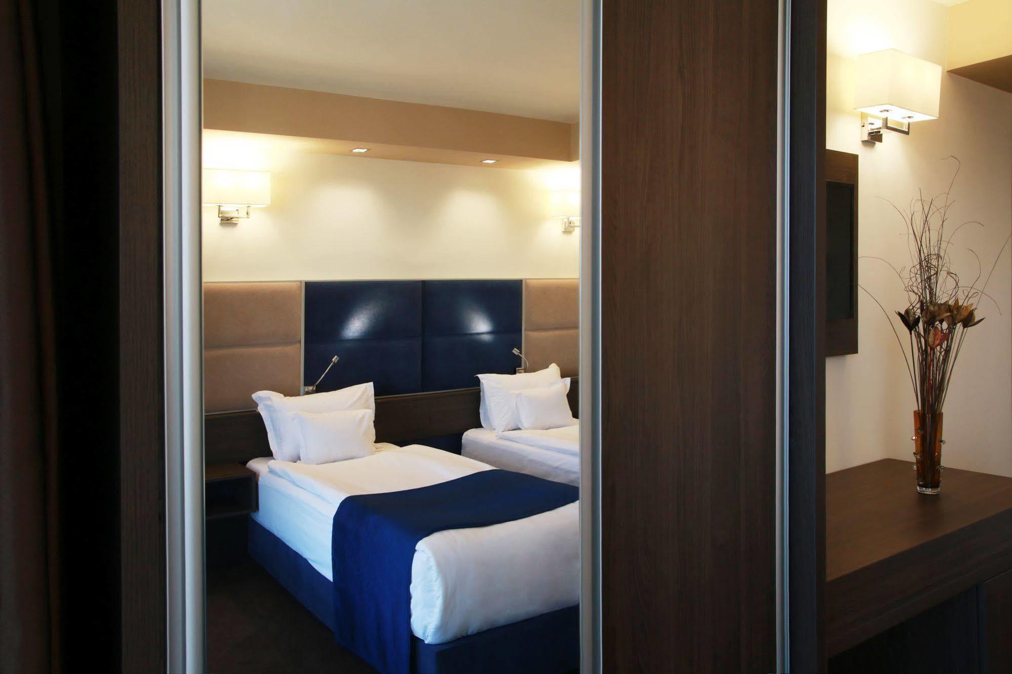Belfort Hotel Brasov Bagian luar foto