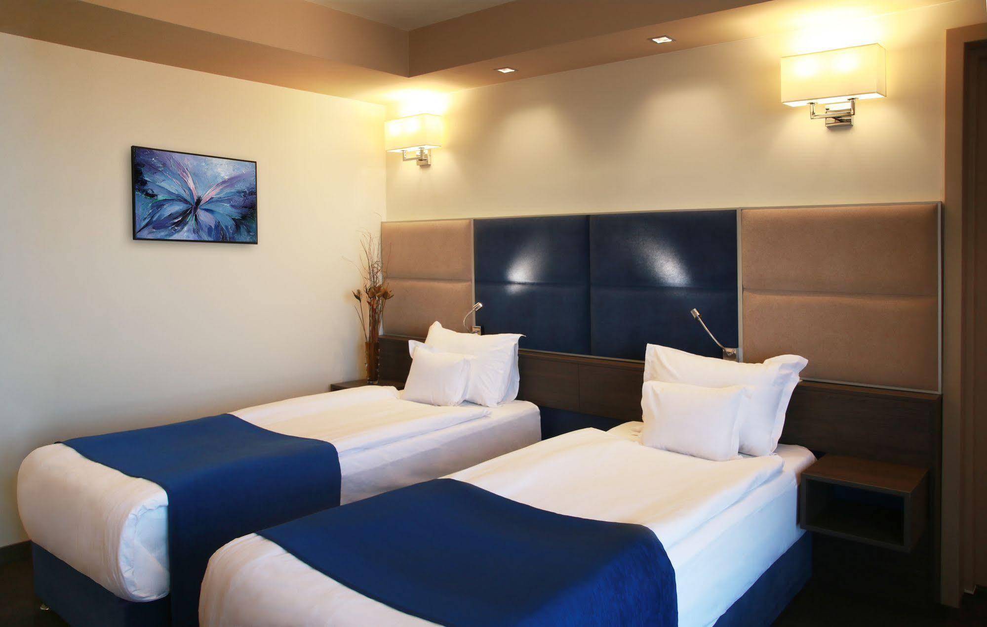 Belfort Hotel Brasov Bagian luar foto