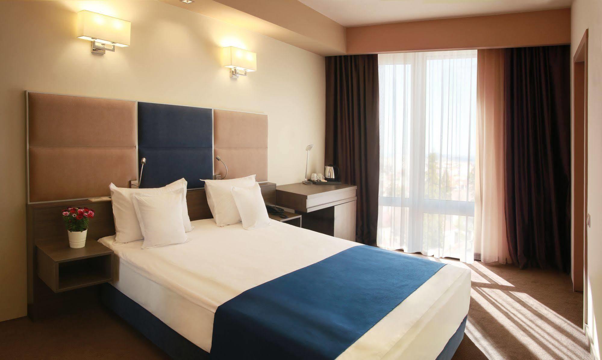 Belfort Hotel Brasov Bagian luar foto