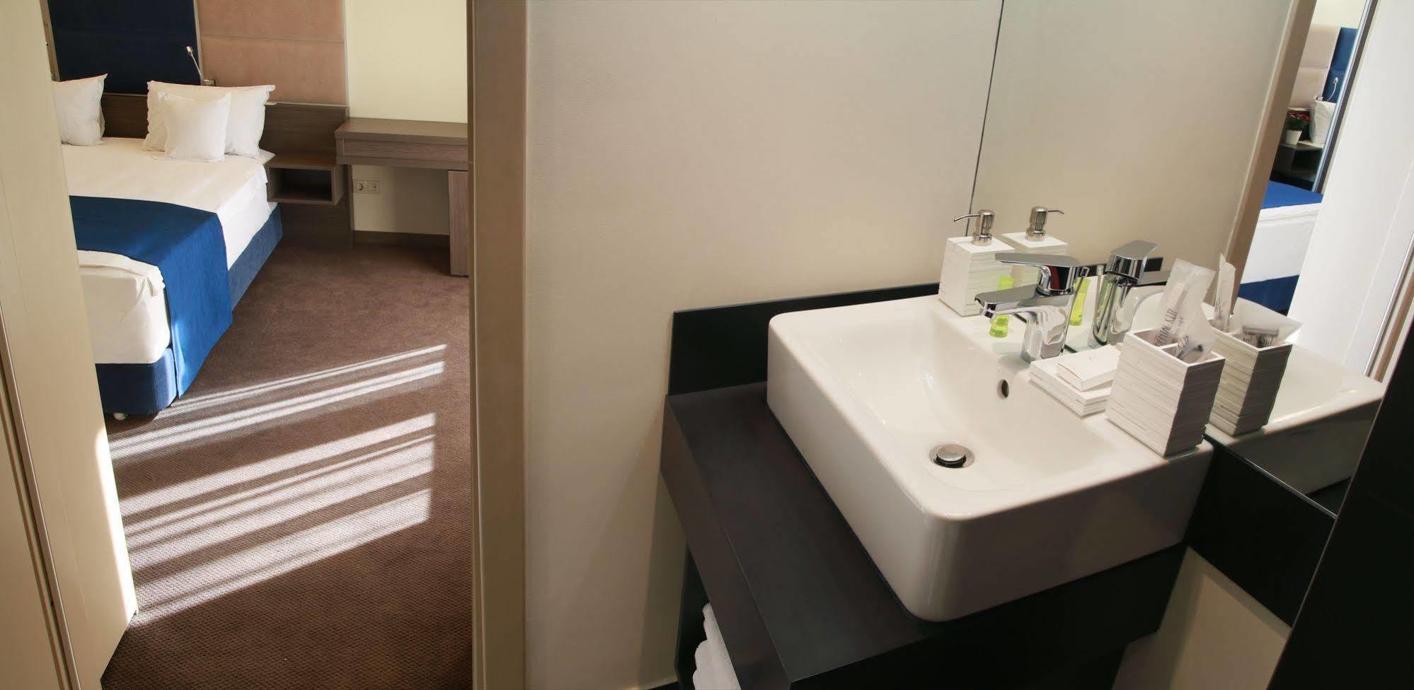 Belfort Hotel Brasov Bagian luar foto