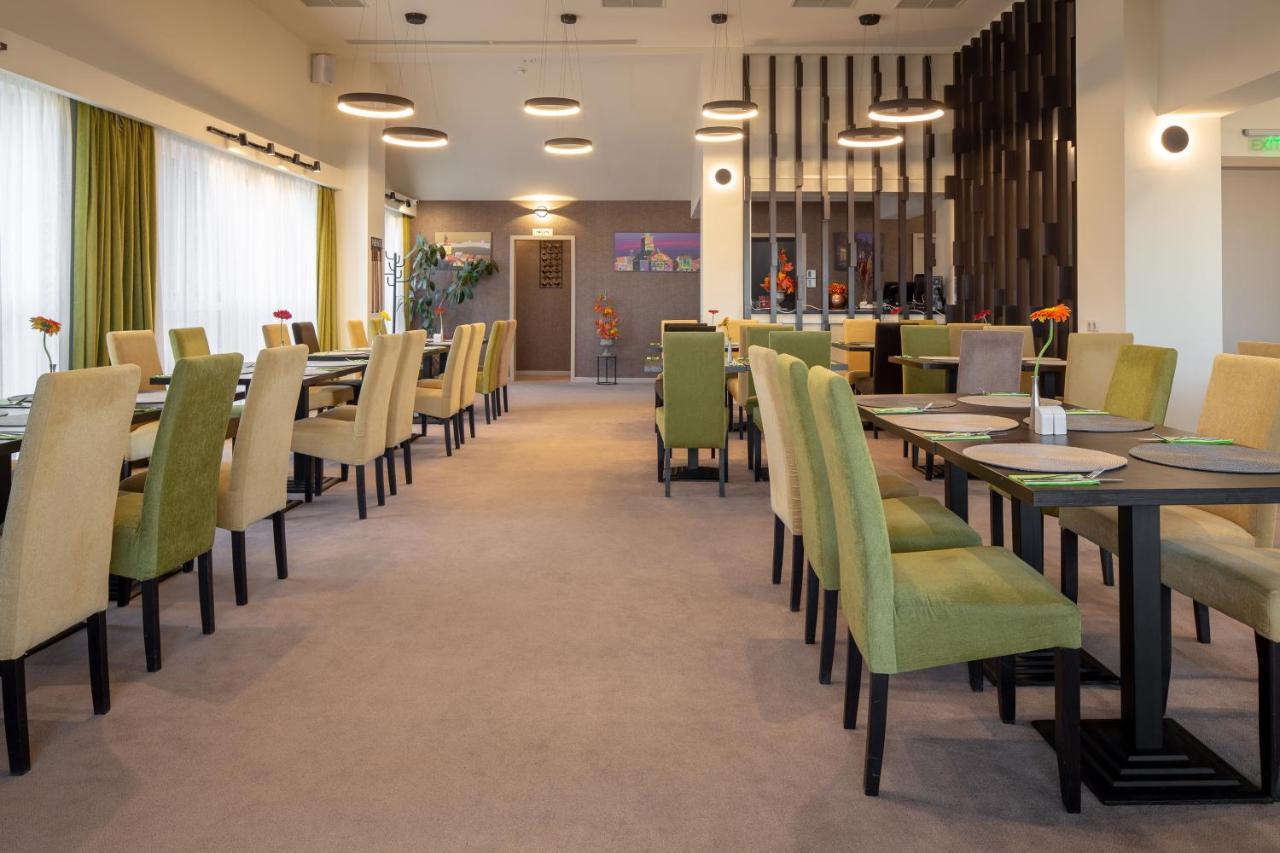 Belfort Hotel Brasov Bagian luar foto